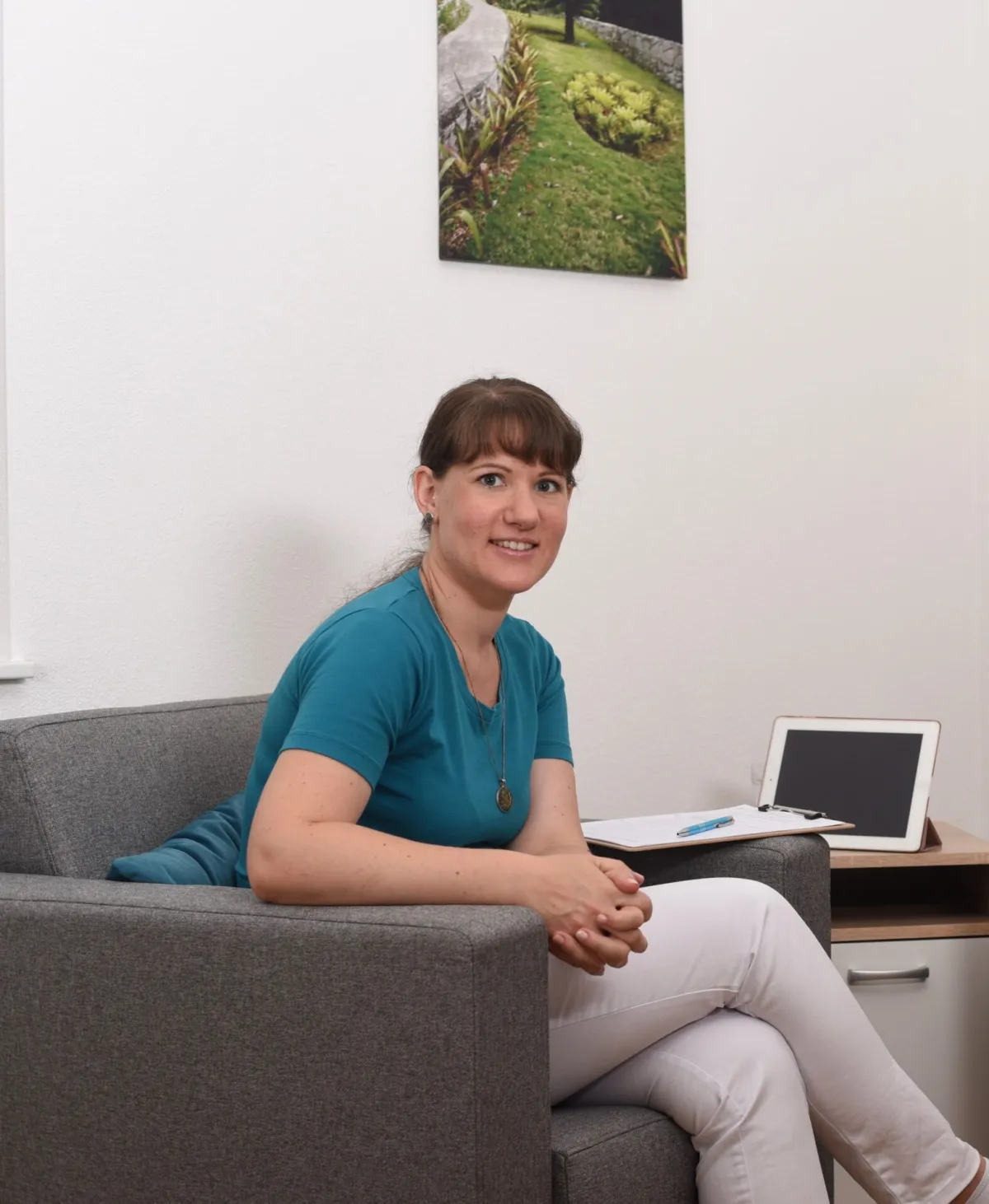 Magdalena Diermayer in ihrer Aromapraxis